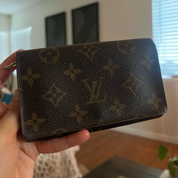 LOUIS VUITTON Monogram Tri-fold Zip Wallet - Picture 2 of 4
